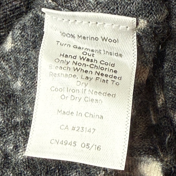 Talbots 100% Merino Wool Black Beige Medallion Print Pullover Warm Sweater - Picture 8 of 13